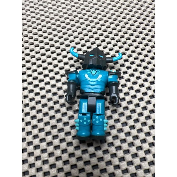 Roblox Series 1 and 3 - 4 Character Lot No Codes - Picture 4 of 9